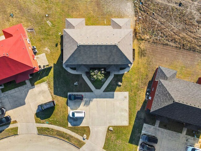 Building Photo - 4102 Terri Linn Dr