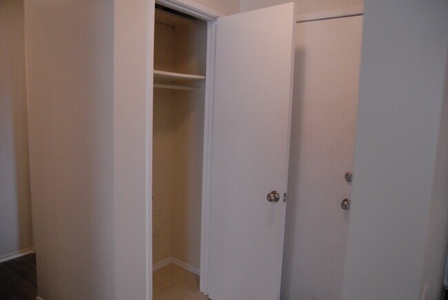 Foto del edificio - 2438 Glengyle Dr