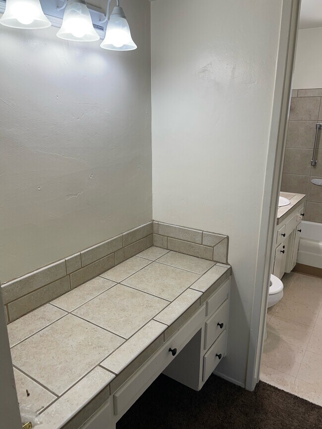 Vanite/desk area - 717 Lincoln Ave