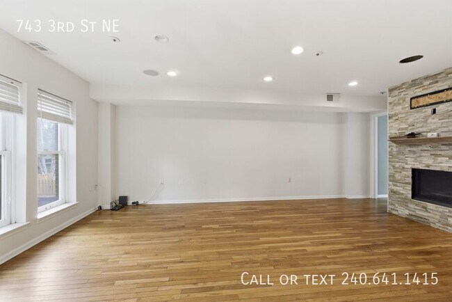 Foto del edificio - 743 3rd St NE