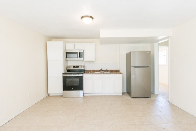 Building Photo - Spacious Backhouse Near Texas Tech, and Medical Centers!!