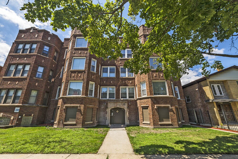 8040 S Vernon Ave Apartments in Chicago, IL