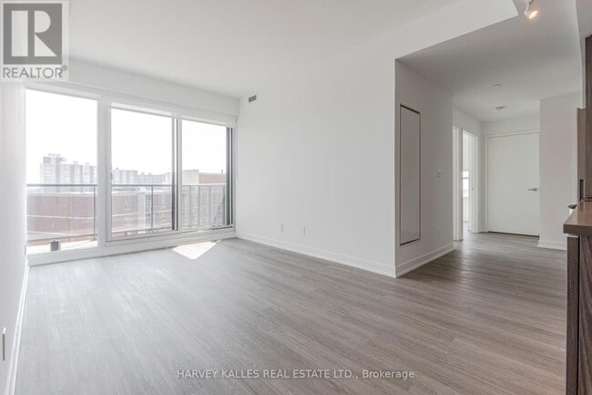 Photo du bâtiment - 100 Eastdale Ave