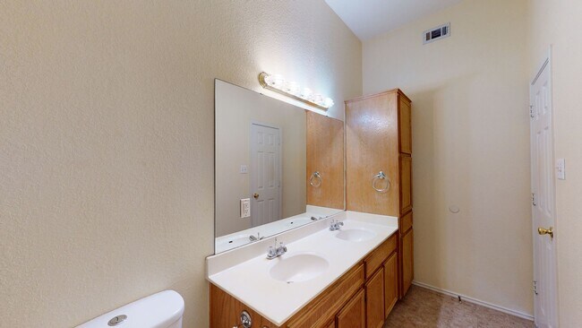 Foto del edificio - Memorial Day Special, 2 WEEKS FREE RENT!!!!