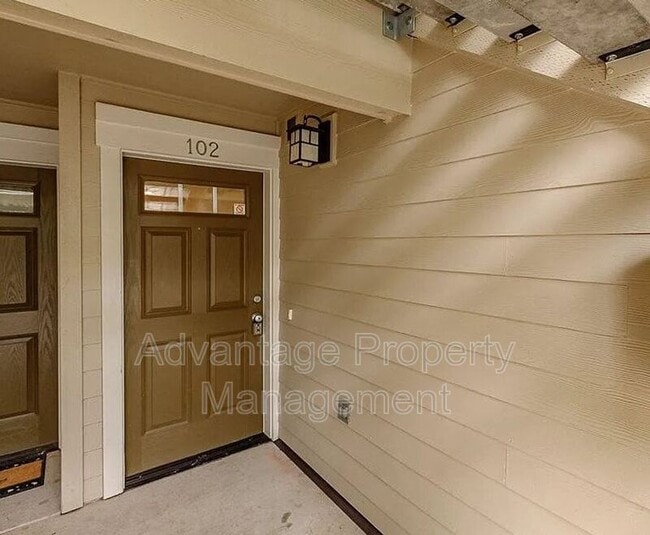 Building Photo - 6298 SW Grand Oaks Dr