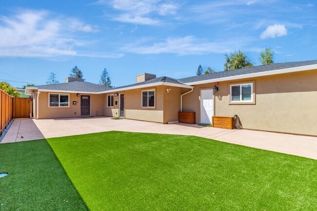 Building Photo - 1958 Woodside Rd