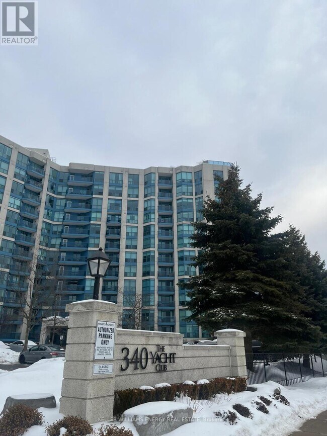 Photo du bâtiment - 340 Watson St W