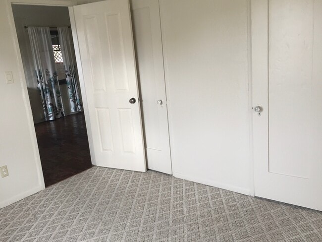 Building Photo - Single Family Home-Mid Town