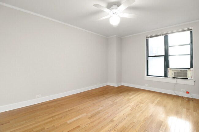 Building Photo - 10 W Elm St