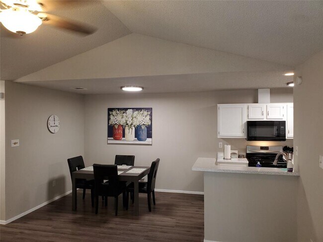 Building Photo - 12401 Alderbrook Dr