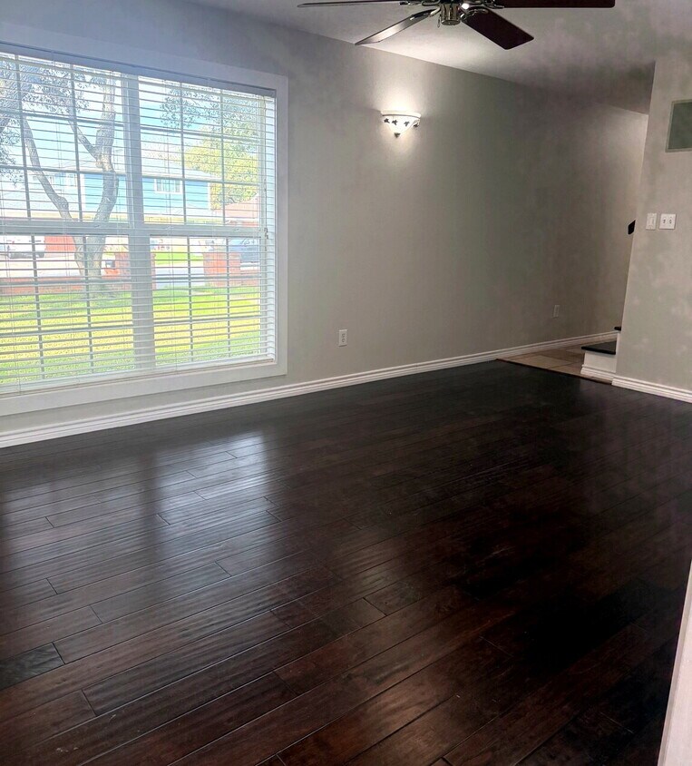 Beautiful 2 story home in an established neighborhood in Bryan, TX - Beautiful 2 story home in an established neighborhood in Bryan, TX