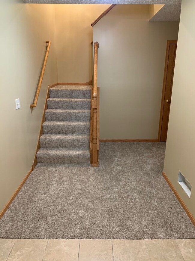 Foto del edificio - 2 Bed/1.5 Bath Townhome- Cottage Grove- Av...