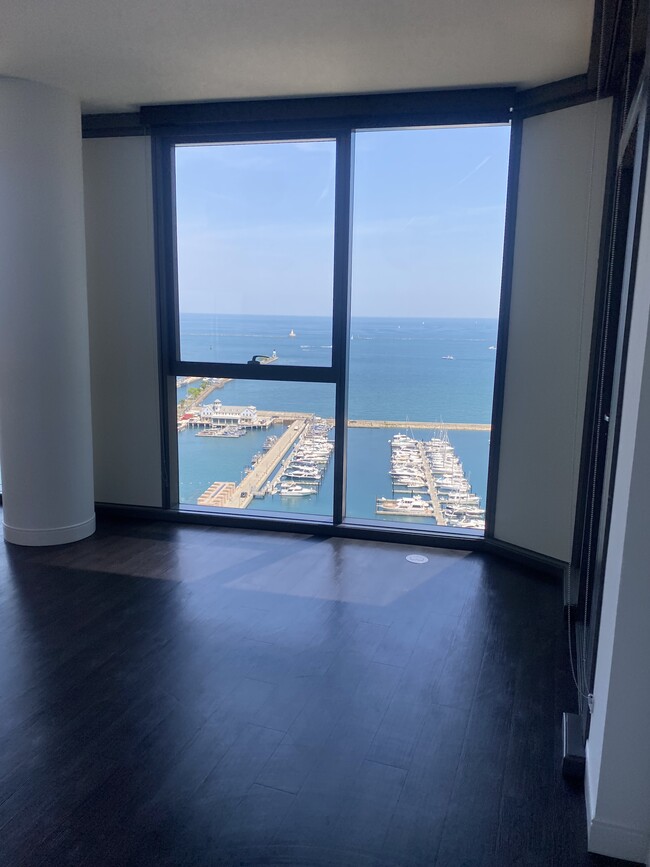 Foto del edificio - 337 E Randolph Dr