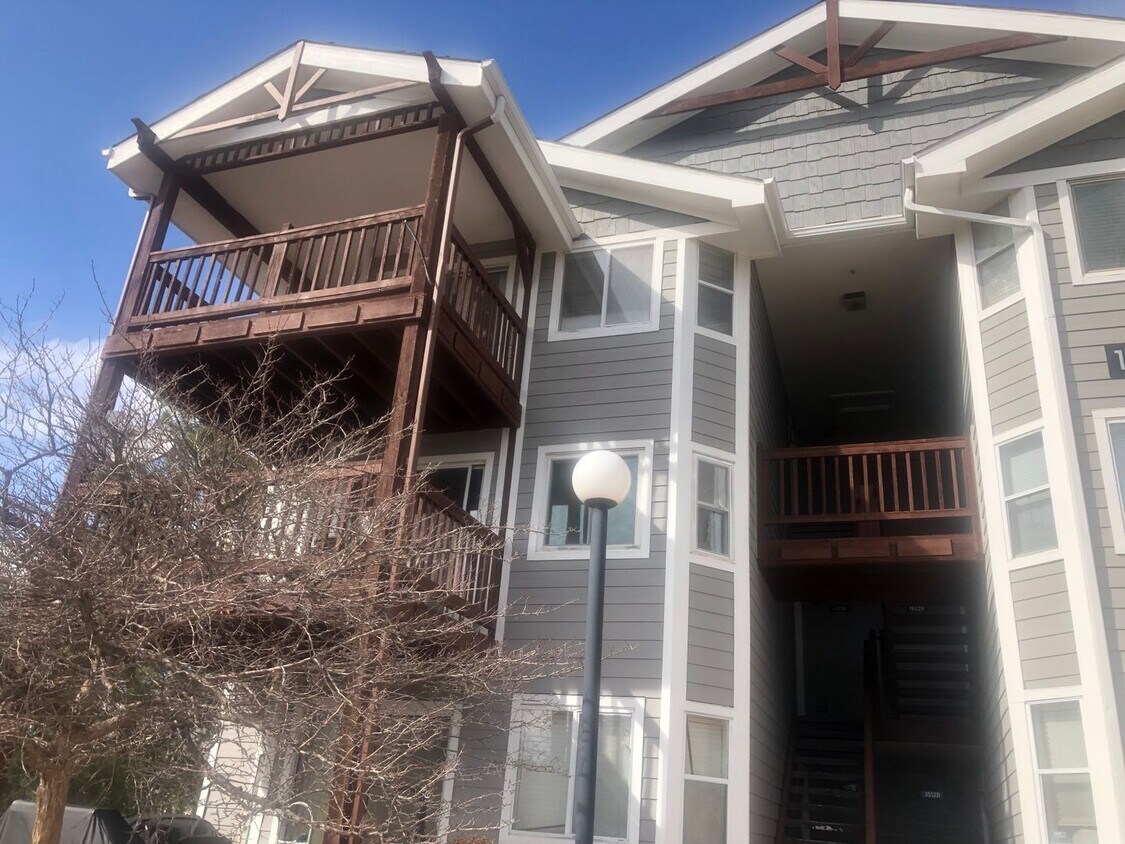 Primary Photo - 2 bedroom, 1 bathroom Condominium in Auror...