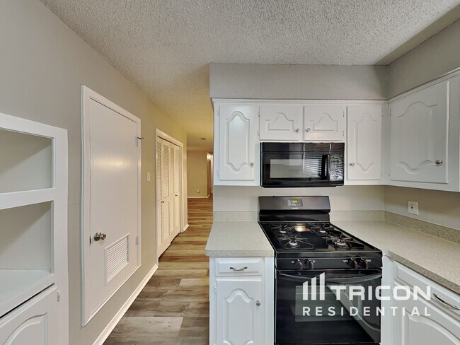 Building Photo - 925 Dogwood Trail Lancaster TX