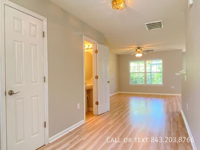 Foto del edificio - 1001 Yellow Hawthorn Cir