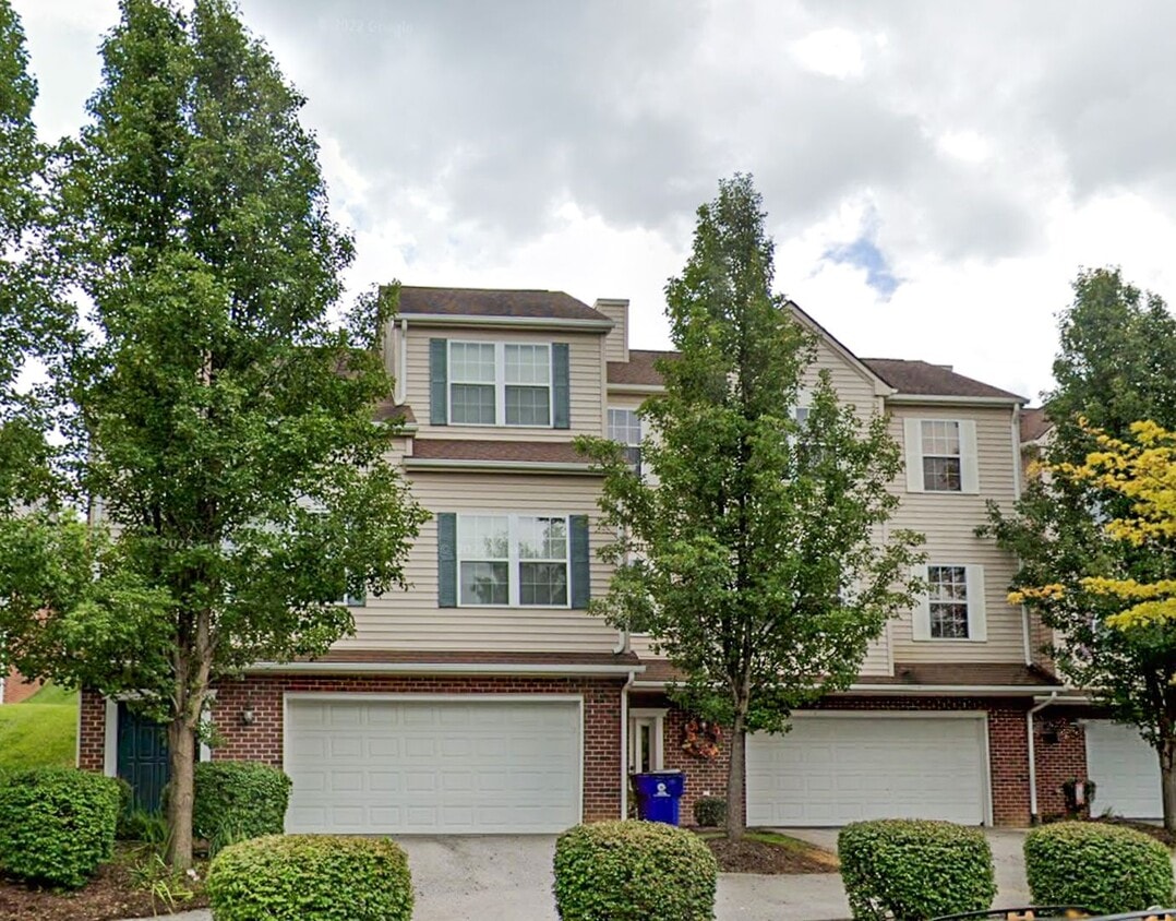 Photo - 880 Oak Tree Blvd | 3 Bed 2 Bath Townhouse | 08/01/2025