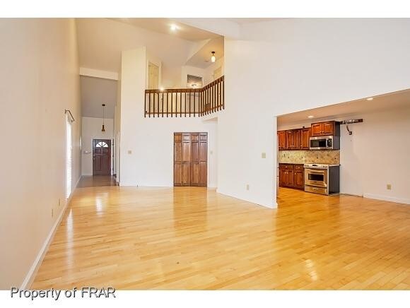 Foto del edificio - 482 Lands End Rd