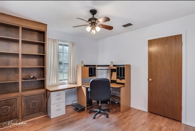 Foto del edificio - 2201 Hickory Ridge Dr