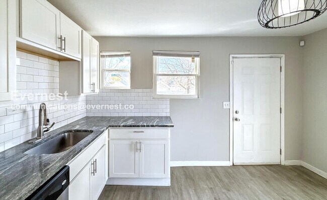 Building Photo - 37 S Yale Ave