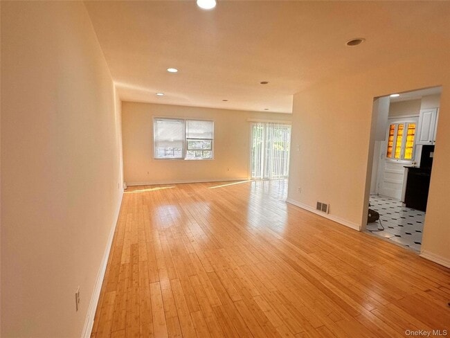 Foto del edificio - 15-83 208th Place Unit
