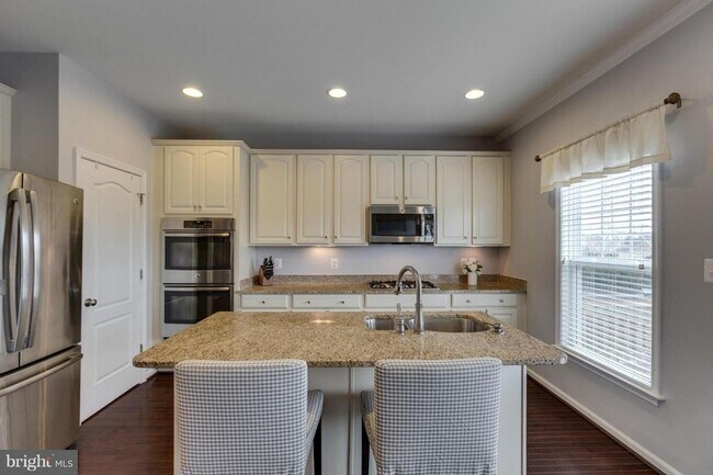 Foto del edificio - Charming 3BR Townhome in Aldie