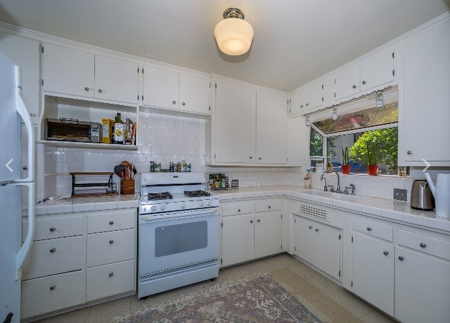 Interior Photo - Glendale Triplex