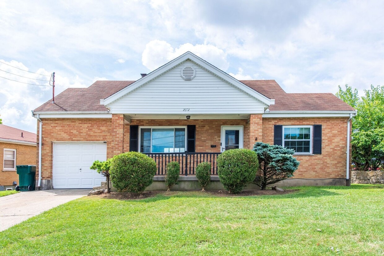 Foto principal - WESTWOOD-4 BEDROOM 2 BATH WITH OPEN FLOOR ...