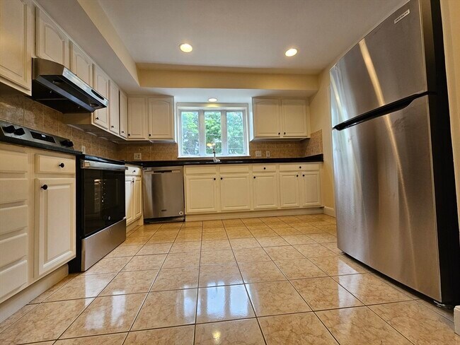 Foto del edificio - 351 Langley Rd