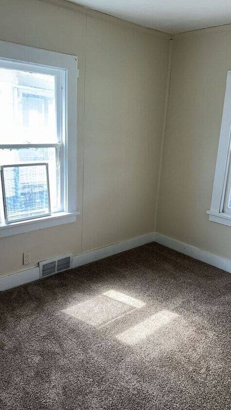 Building Photo - 3 Bedroom Single Family Home