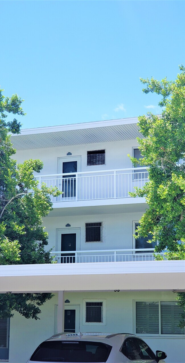 Foto del edificio - 775 John Ringling Blvd