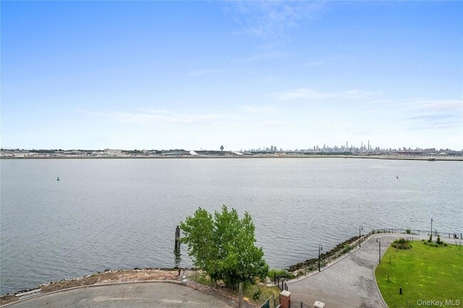 Foto del edificio - 109-09 15th Ave