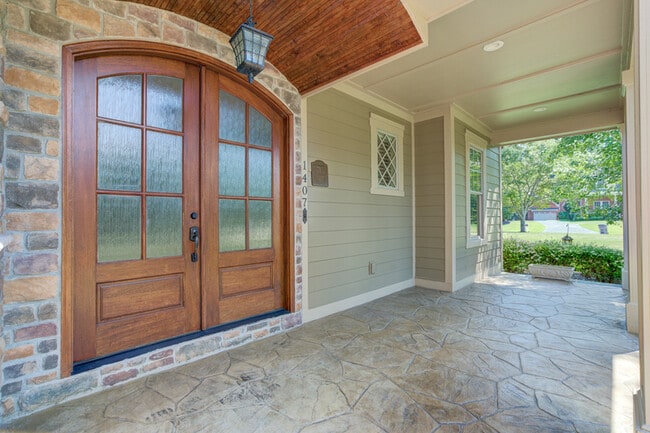 Building Photo - 1407 Idstone Way