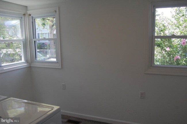 Building Photo - 7611 Cypress Ave