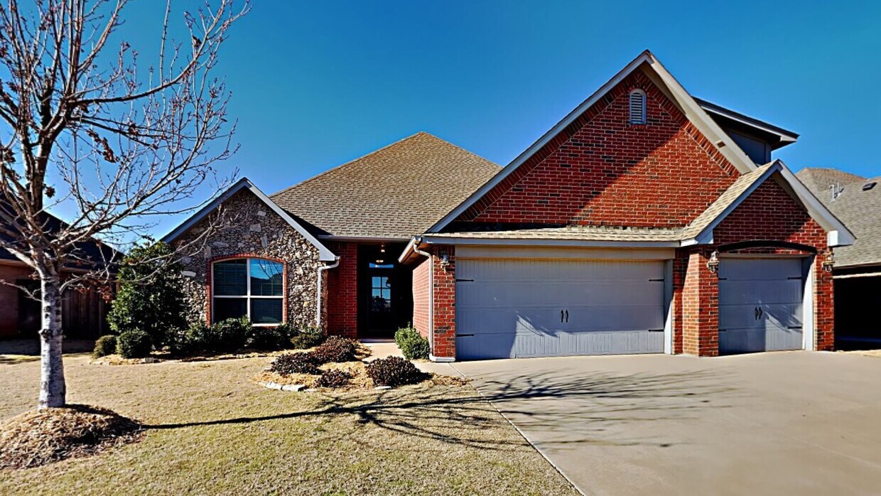 Primary Photo - *MOVE IN SPECIAL: 2nd Month's Rent FREE, C...