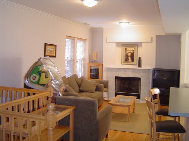 Building Photo - 3456 N Janssen Ave