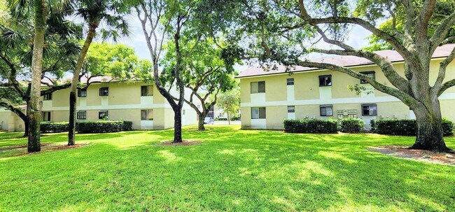 Foto del edificio - 701 Gardens Dr