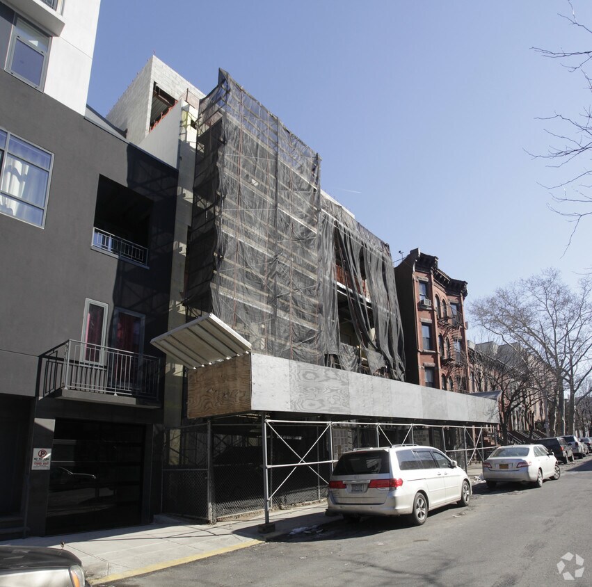 Building Photo - 277 1st St
