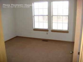 Building Photo - Clinton Duplex - Ready for Move In!