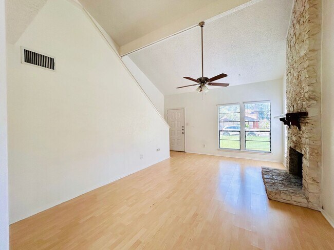 Foto del edificio - 8800 Clearbrook Trail