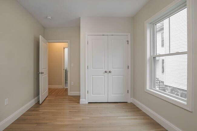 Foto del edificio - 331 Savin Hill Ave