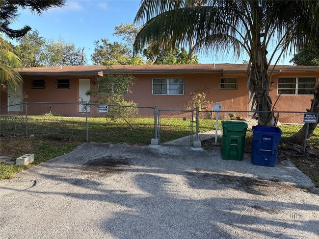 Foto del edificio - 1345 NE 117th Terrace