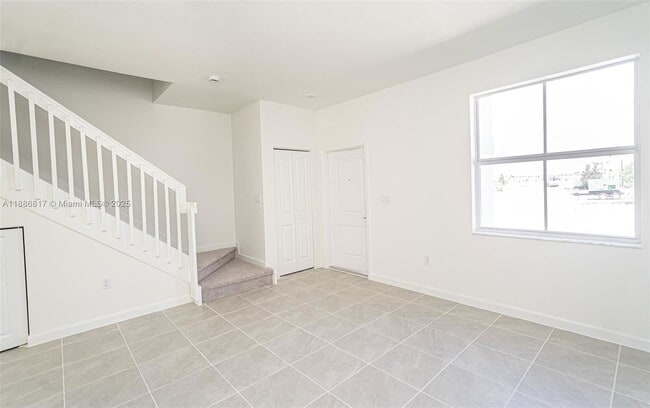 Building Photo - 2246 SE 27th Dr