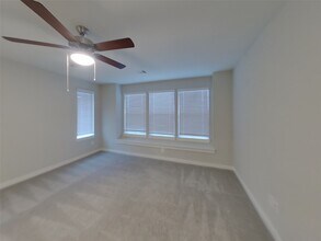 Building Photo - 9835 Willow Creek Commerce Dr