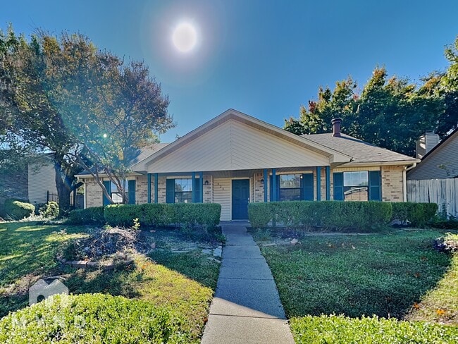 Building Photo - 325 Hemlock Dr