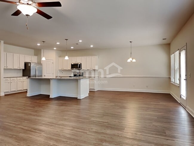 Building Photo - 104 Stagecoach Ln