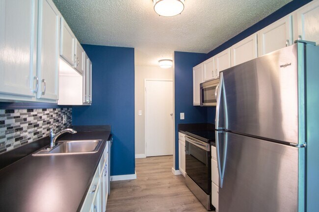 Foto del edificio - Close-in SE Spacious 3-Bed + A/C Ready Late July!