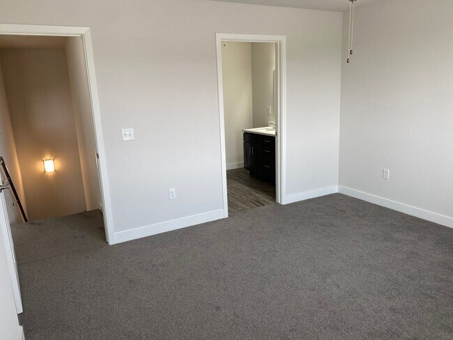 Foto del edificio - DeForest Townhomes