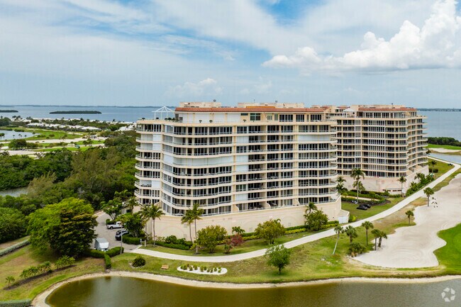 Building Photo - Grand Bay