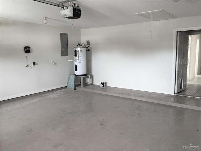 Foto del edificio - 4125 Harvey Cir